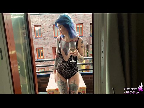 ❤️ 巨大的女孩大口吸吮，在空旷的天空下热情地做爱 ️ Beautiful porn ❌️